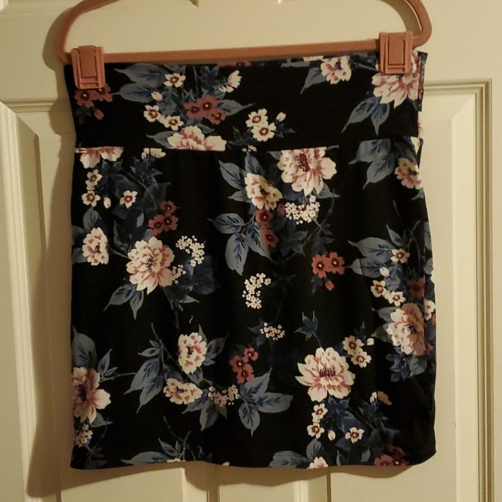 🌺2/$25🌺 Floral mini bodycon skirt